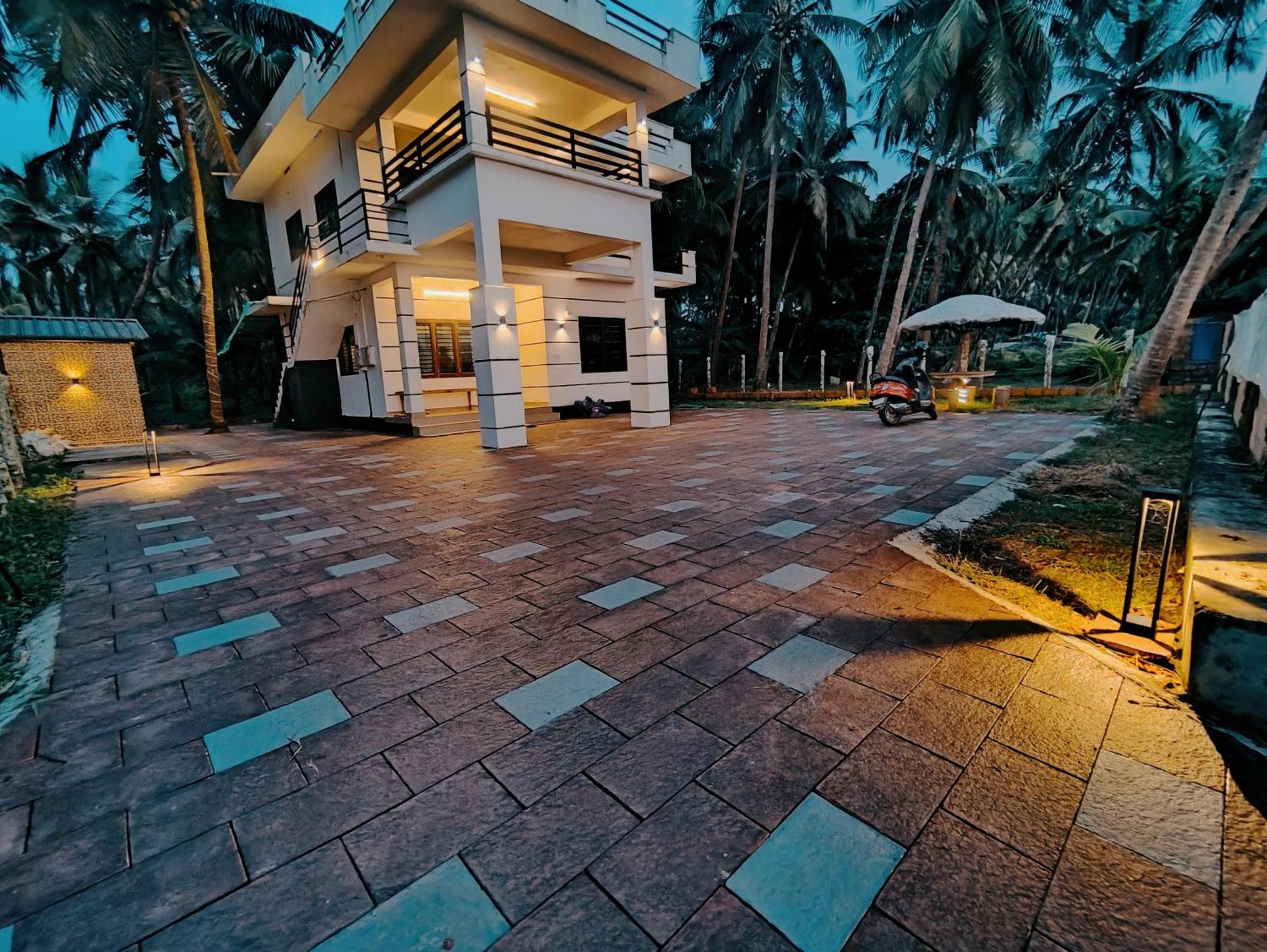 Corniche Beach Resort Mulappilangād Chambre photo