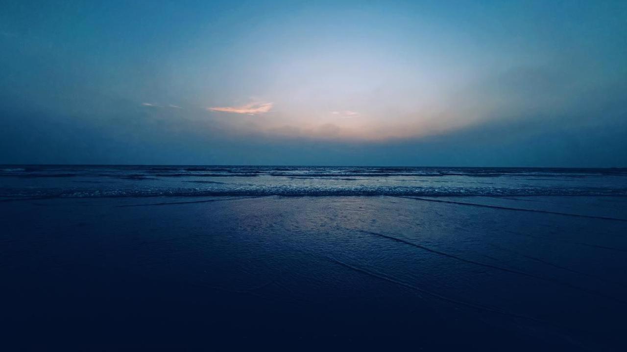 Corniche Beach Resort Mulappilangād Extérieur photo