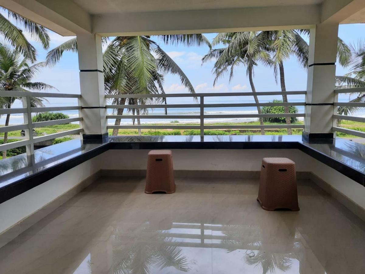 Corniche Beach Resort Mulappilangād Extérieur photo
