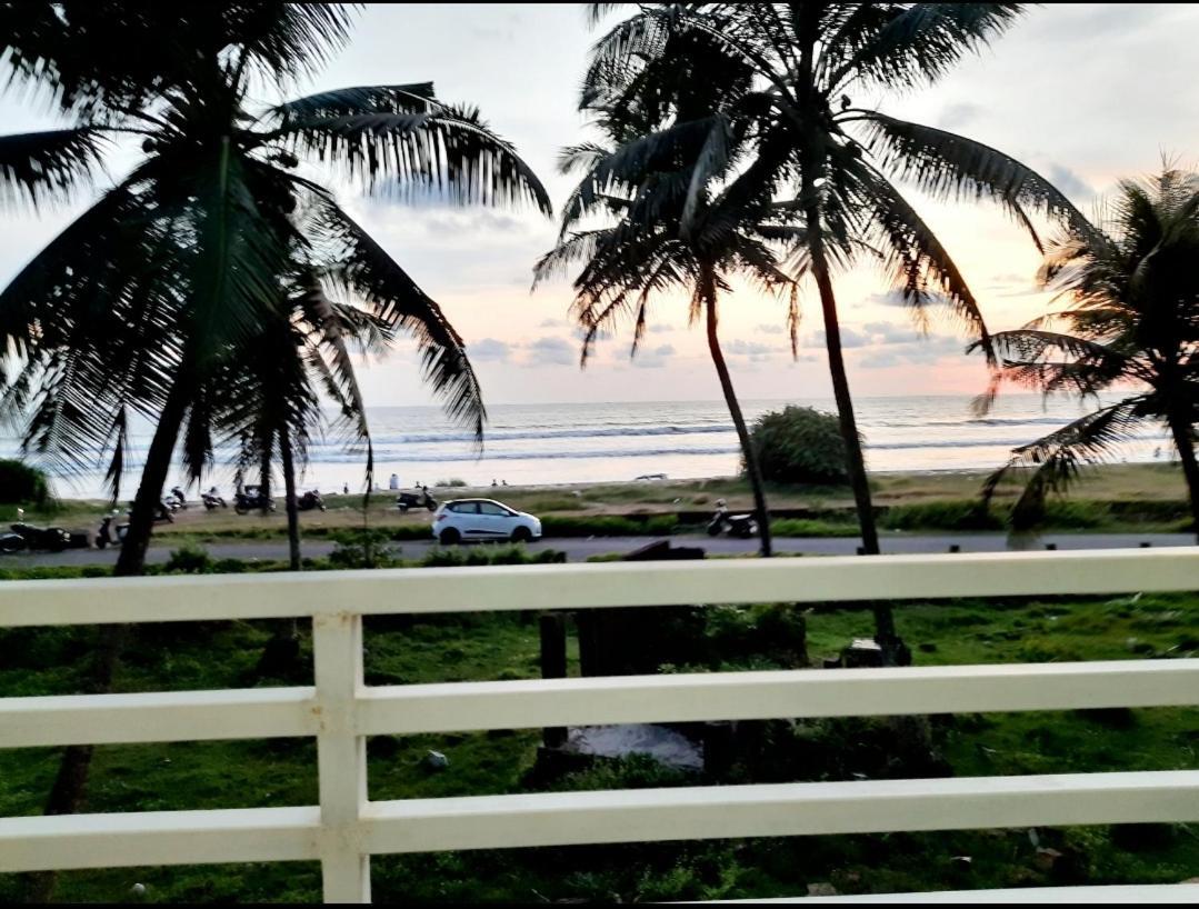 Corniche Beach Resort Mulappilangād Extérieur photo